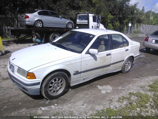 WBACA5323SFG13394 - 1995 BMW 318 I WHITE photo 2