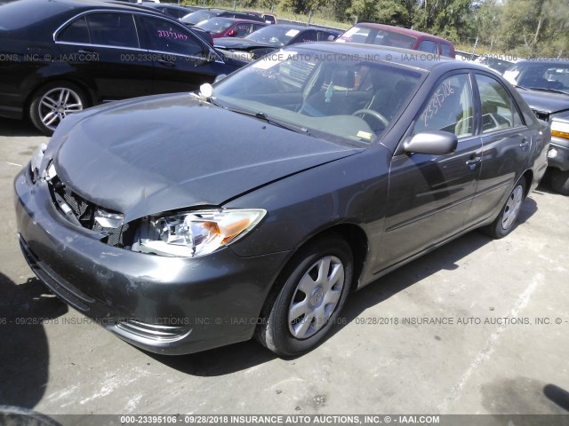 4T1BE32K82U614585 - 2002 TOYOTA CAMRY LE/XLE/SE Күміс фото 2