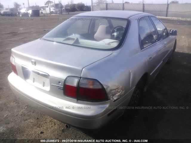 1HGCD569XTA262404 - 1996 HONDA ACCORD VALUE SILVER photo 4