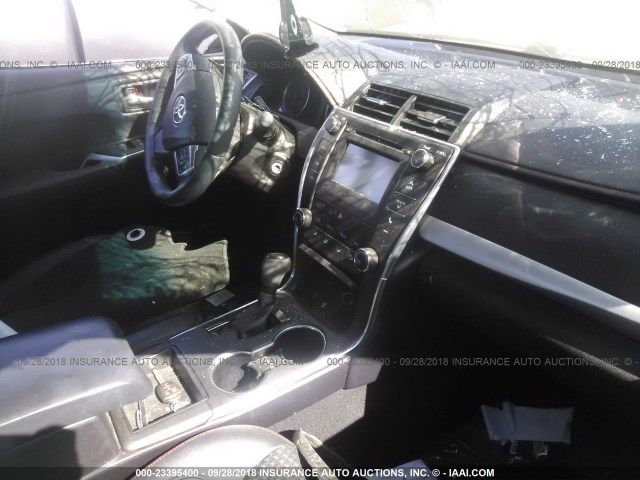 4T1BF1FK0FU495240 - 2015 TOYOTA CAMRY LE/XLE/SE/XSE 灰色 照片 5