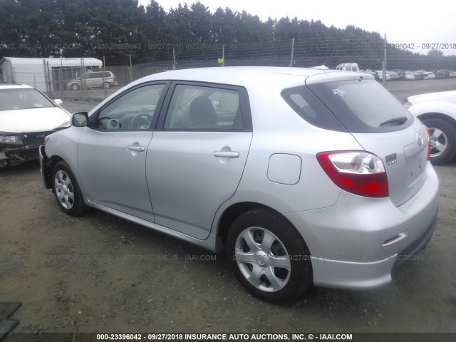 2T1KU4EE4AC302701 - 2010 TOYOTA COROLLA MATRIX  SILVER photo 3