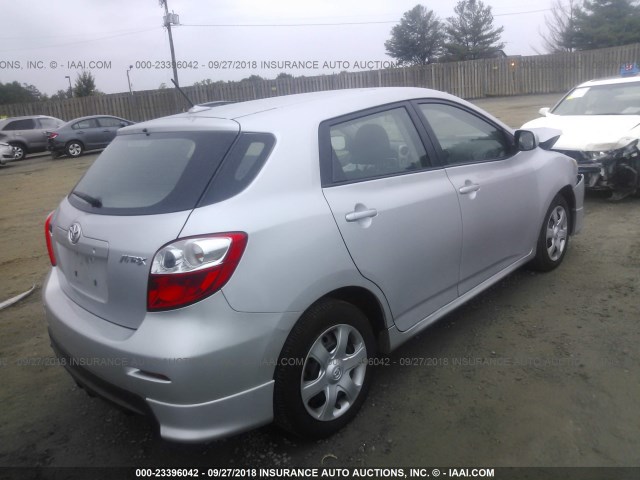 2T1KU4EE4AC302701 - 2010 TOYOTA COROLLA MATRIX  SILVER photo 4