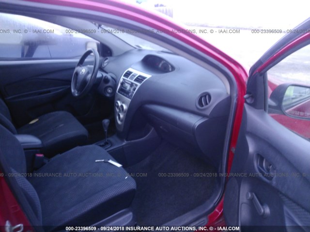 JTDBT923871025664 - 2007 TOYOTA YARIS RED photo 5