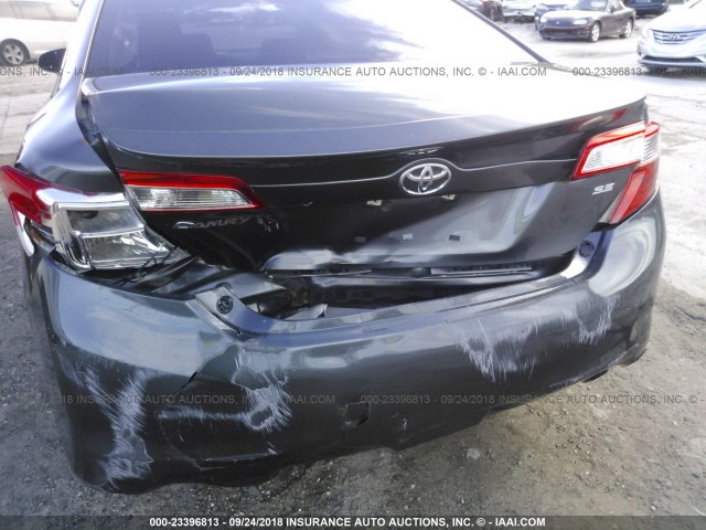 4T1BF1FK3CU154801 - 2012 TOYOTA CAMRY SE/LE/XLE ნაცრისფერი ფოტო 6