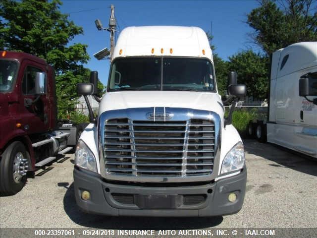 1FUJGLDR0BLAY1945 - 2011 FREIGHTLINER CASCADIA 125  Unknown photo 2