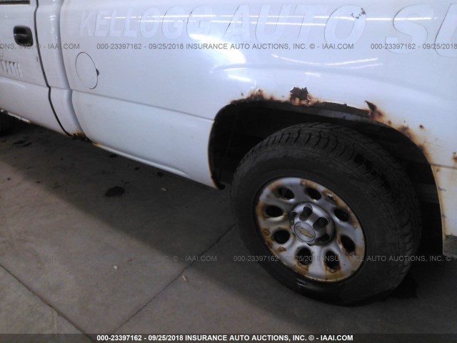 1GCEC14T15Z114437 - 2005 CHEVROLET SILVERADO C1500 WHITE photo 6