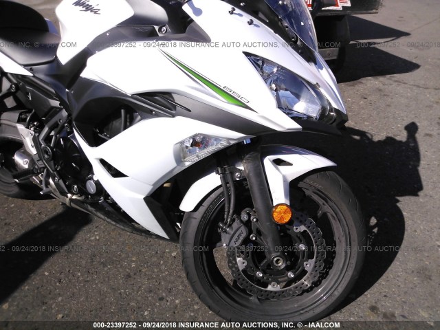 JKAEXEJ12HDA01674 - 2017 KAWASAKI EX650 J WHITE photo 5