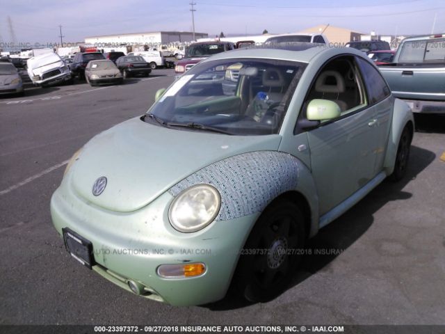 3VWDD21C0YM458136 - 2000 VOLKSWAGEN NEW BEETLE GLX 绿色 照片 2