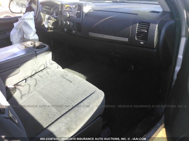 1GTEK19J28Z151835 - 2008 GMC SIERRA K1500 GRAY photo 5