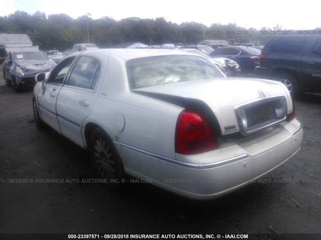 1LNHM81W93Y608674 - 2003 LINCOLN TOWN CAR EXECUTIVE Weiß Foto 3