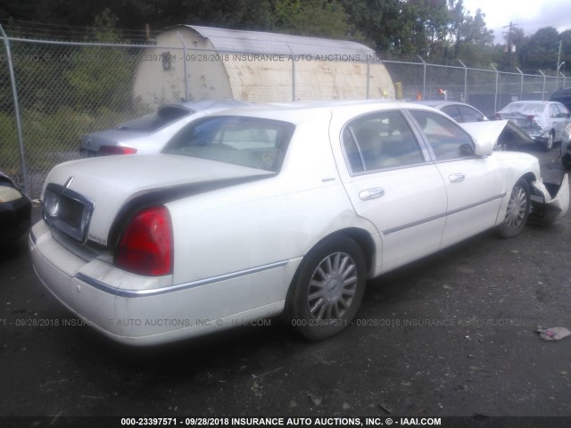 1LNHM81W93Y608674 - 2003 LINCOLN TOWN CAR EXECUTIVE Weiß Foto 4