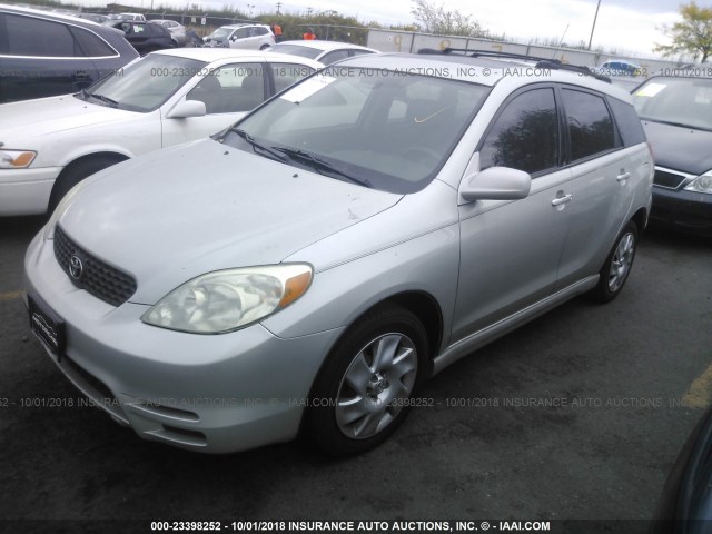 2T1KR32E04C198857 - 2004 TOYOTA COROLLA MATRIX XR SILVER photo 2