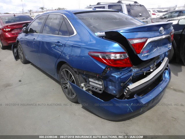 4T1BF1FK5GU511546 - 2016 TOYOTA CAMRY LE/XLE/SE/XSE BLUE photo 3