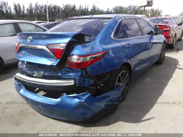4T1BF1FK5GU511546 - 2016 TOYOTA CAMRY LE/XLE/SE/XSE BLUE photo 4