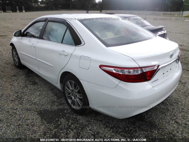 4T4BF1FK5FR457900 - 2015 TOYOTA CAMRY LE/XLE/SE/XSE 白色 照片 3