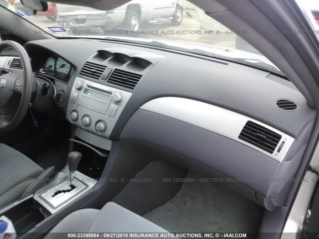 4T1CE38P05U511995 - 2005 TOYOTA CAMRY SOLARA SE/SLE Gümüş foto 5