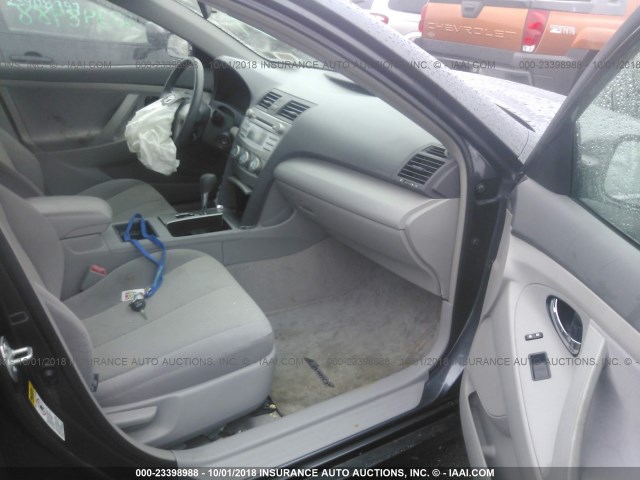 4T1BE46K99U281145 - 2009 TOYOTA CAMRY SE/LE/XLE GRAY photo 5