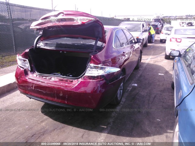 4T1BF1FK0HU708433 - 2017 TOYOTA CAMRY LE/XLE/SE/XSE MAROON photo 4