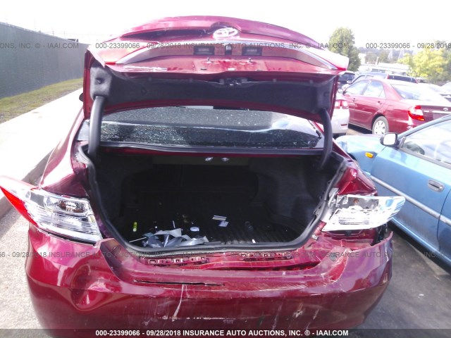 4T1BF1FK0HU708433 - 2017 TOYOTA CAMRY LE/XLE/SE/XSE MAROON photo 6
