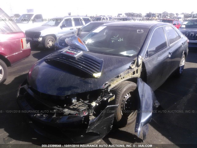 4T1BF1FK0HU367437 - 2017 TOYOTA CAMRY LE/XLE/SE/XSE 深蓝色 照片 2