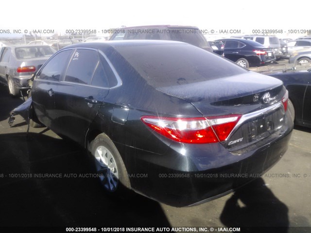 4T1BF1FK0HU367437 - 2017 TOYOTA CAMRY LE/XLE/SE/XSE 深蓝色 照片 3