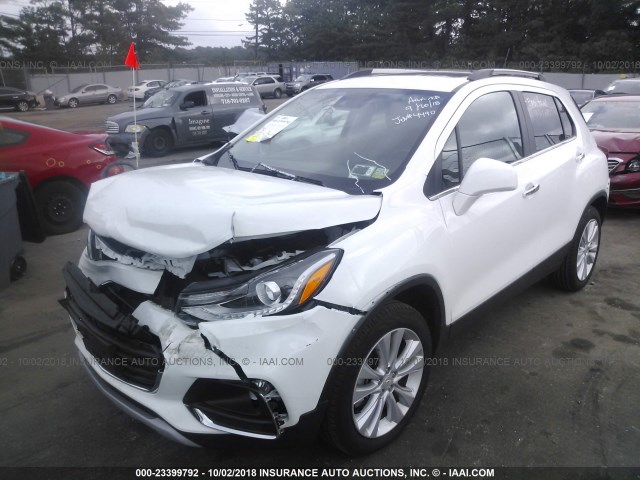 3GNCJRSBXJL250371 - 2018 CHEVROLET TRAX PREMIER WHITE photo 2