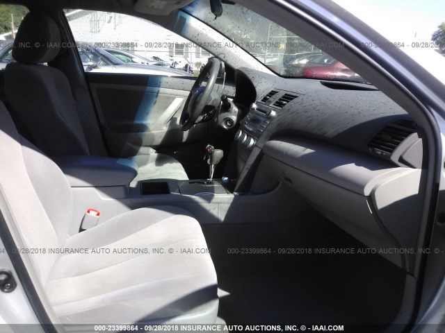 4T4BE46K39R065183 - 2009 TOYOTA CAMRY SE/LE/XLE 银色 照片 5
