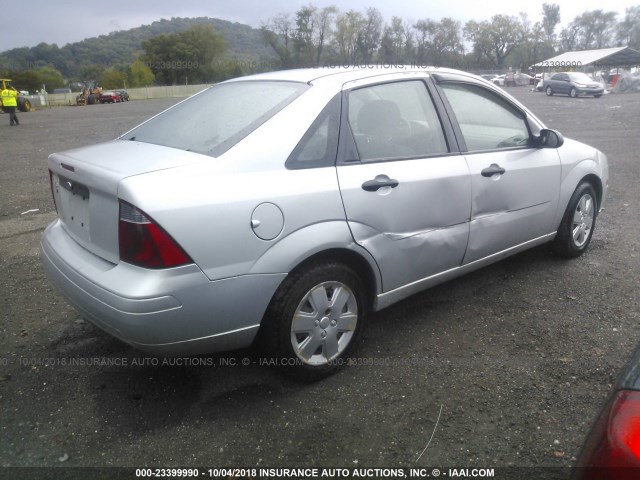 1FAFP34N47W297171 - 2007 FORD FOCUS ZX4/S/SE/SES SILVER photo 4