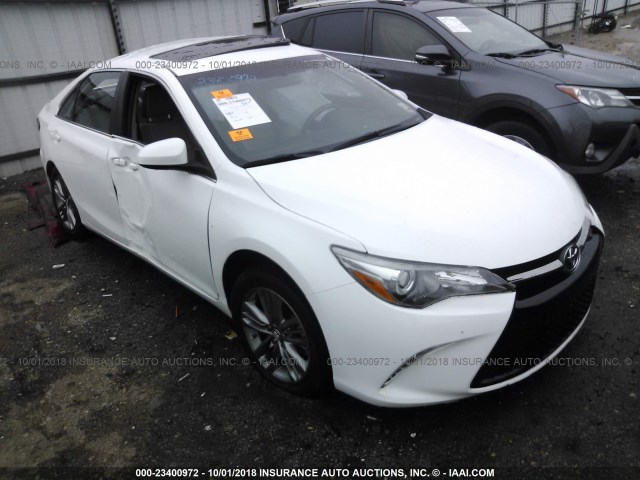 4T1BF1FK6GU212258 - 2016 TOYOTA CAMRY LE/XLE/SE/XSE 白色 照片 1