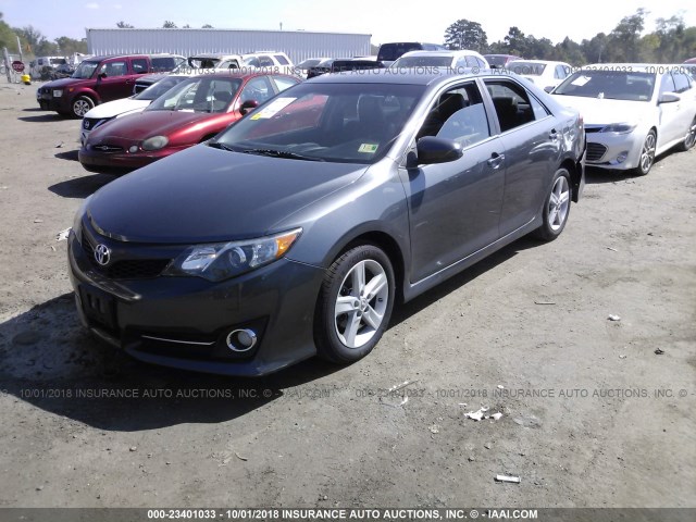 4T1BF1FK8CU017384 - 2012 TOYOTA CAMRY SE/LE/XLE 灰色 照片 2