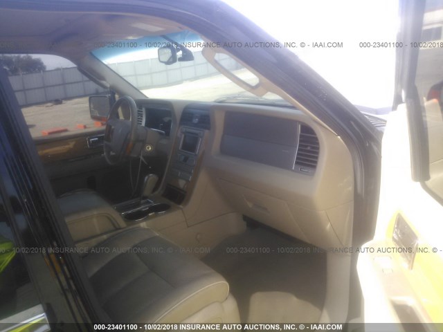 5LMFU275X7LJ25729 - 2007 LINCOLN NAVIGATOR Қара фото 5