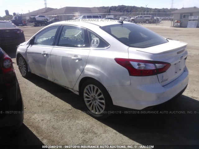 1FAHP3J26CL480232 - 2012 FORD FOCUS TITANIUM WHITE photo 3