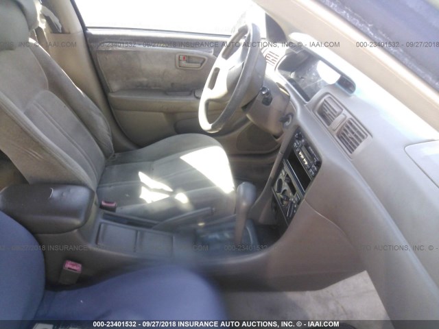 JT2BG22K6W0146788 - 1998 TOYOTA CAMRY CE/LE/XLE 灰色 照片 5