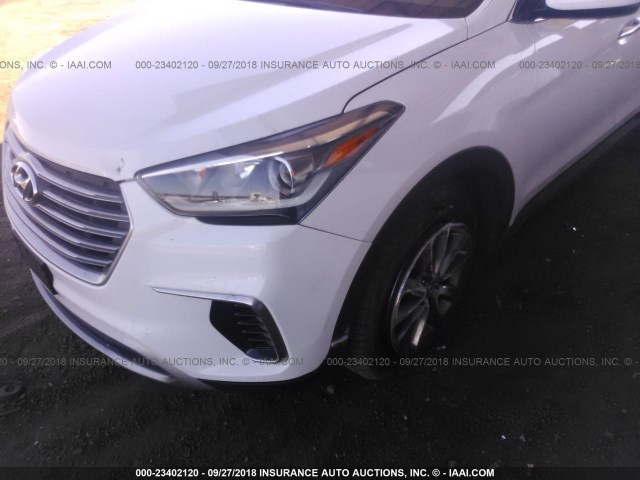 KM8SM4HF5HU168293 - 2017 HYUNDAI SANTA FE SE WHITE photo 6