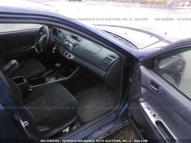 JTDBF32K020048754 - 2002 TOYOTA CAMRY LE/XLE/SE BLUE photo 5