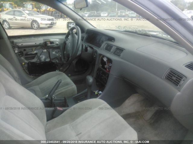 JT2BG22K9W0150883 - 1998 TOYOTA CAMRY CE/LE/XLE 金色 照片 5