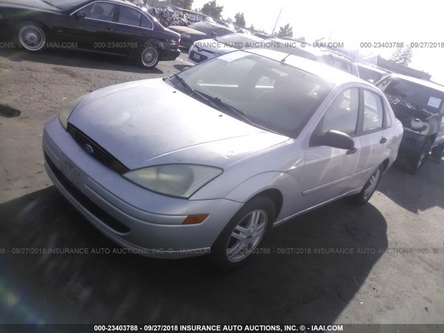 1FAFP34P92W210472 - 2002 FORD FOCUS SE/SE COMFORT SILVER photo 2