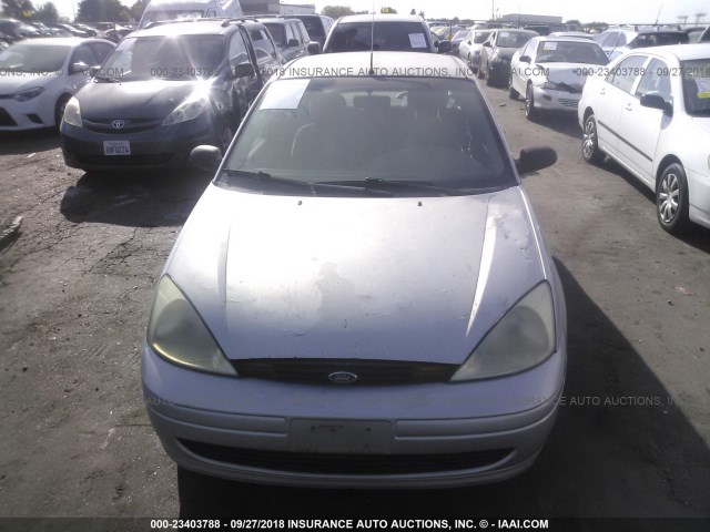 1FAFP34P92W210472 - 2002 FORD FOCUS SE/SE COMFORT SILVER photo 6