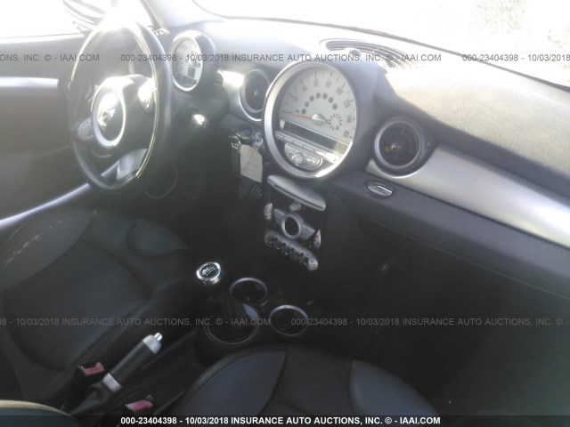 WMWMM33529TP74046 - 2009 MINI COOPER S CLUBMAN SILVER photo 5