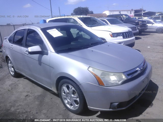 1FAHP36N39W267717 - 2009 FORD FOCUS SES SILVER photo 1