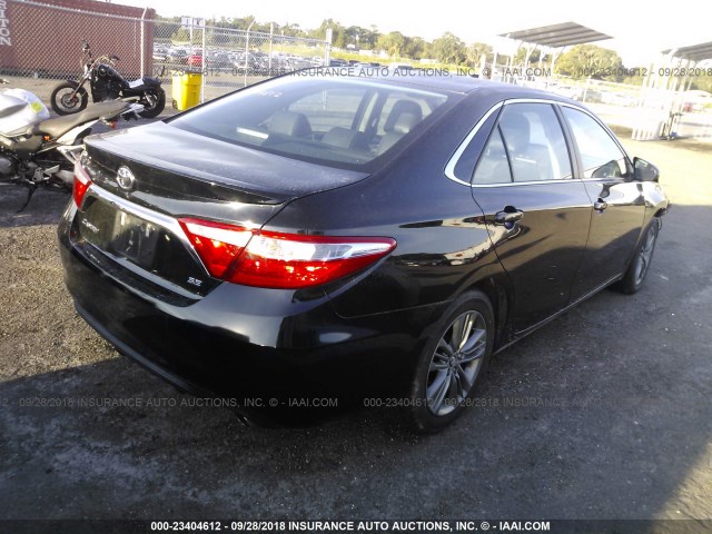 4T1BF1FKXFU922505 - 2015 TOYOTA CAMRY LE/XLE/SE/XSE 黑色 照片 4