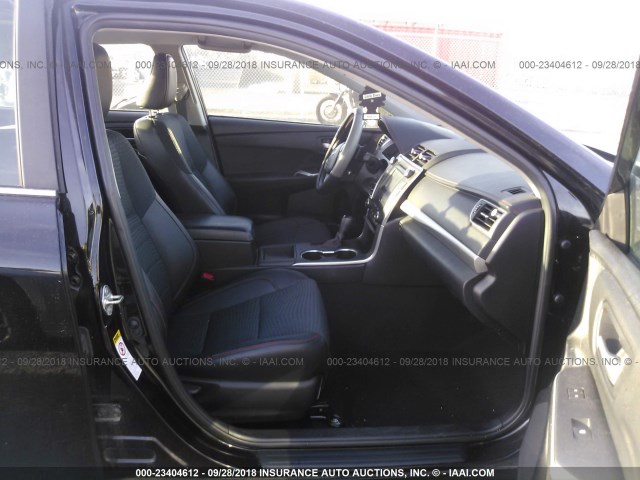 4T1BF1FKXFU922505 - 2015 TOYOTA CAMRY LE/XLE/SE/XSE 黑色 照片 5