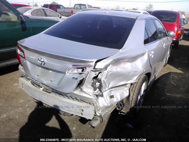 4T1BF1FK4DU673972 - 2013 TOYOTA CAMRY L/SE/LE/XLE Gümüş foto 4