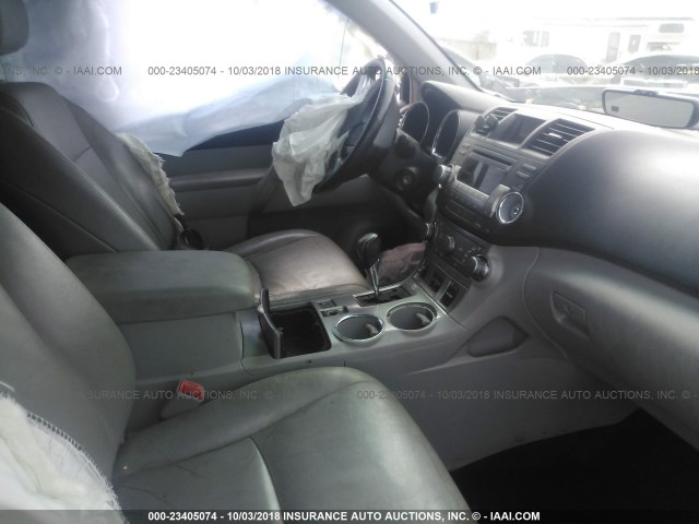 5TDBK3EH2BS073857 - 2011 TOYOTA HIGHLANDER SE WHITE photo 5