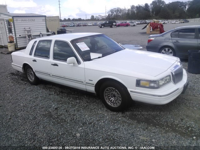 1LNLM82W3SY725903 - 1995 LINCOLN TOWN CAR SIGNATURE/SPINNAKER WHITE photo 1