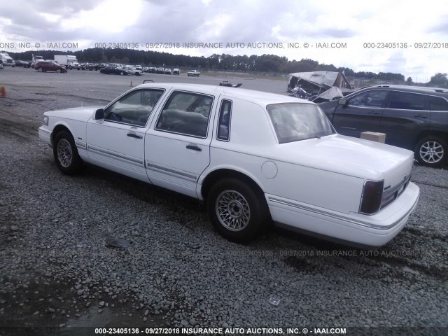 1LNLM82W3SY725903 - 1995 LINCOLN TOWN CAR SIGNATURE/SPINNAKER WHITE photo 3