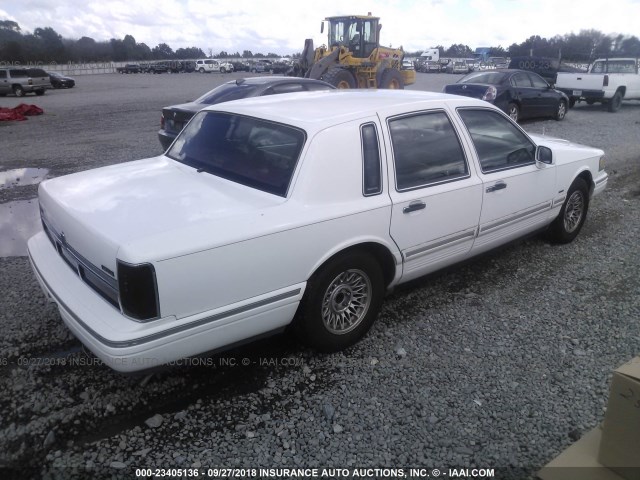 1LNLM82W3SY725903 - 1995 LINCOLN TOWN CAR SIGNATURE/SPINNAKER WHITE photo 4