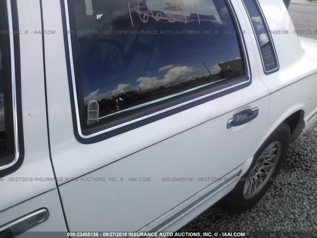 1LNLM82W3SY725903 - 1995 LINCOLN TOWN CAR SIGNATURE/SPINNAKER WHITE photo 6