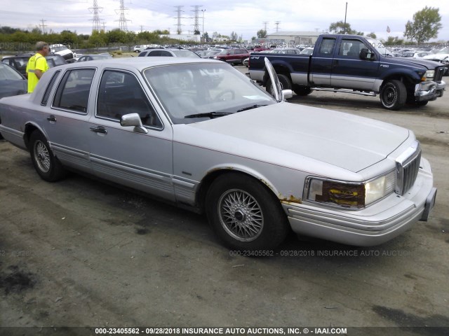 1LNLM81W0NY741823 - 1992 LINCOLN TOWN CAR EXECUTIVE Silber Foto 1