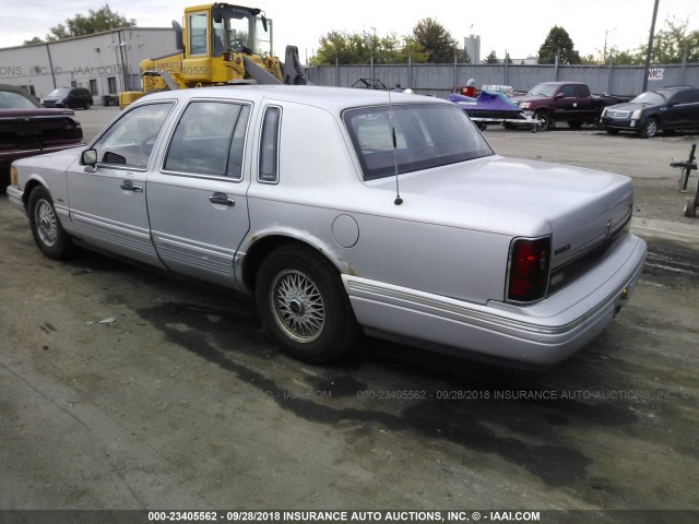 1LNLM81W0NY741823 - 1992 LINCOLN TOWN CAR EXECUTIVE SILVER photo 3